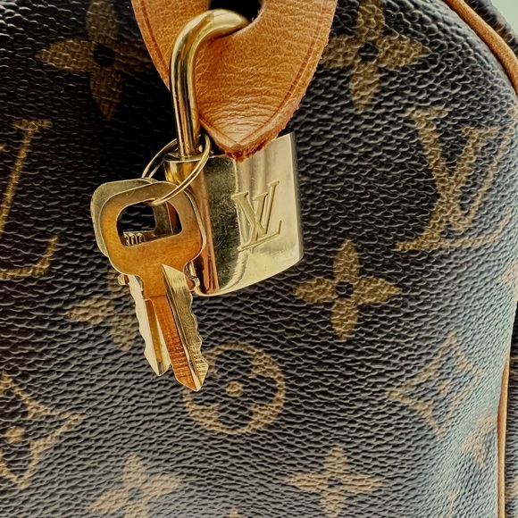 Pre-loved and rarely used Louis Vuitton Speedy Handbag Monogram Canvas 25. - Picture 6 of 13